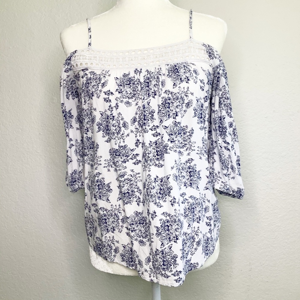 Ganji Cold Shoulder Crochet Top L